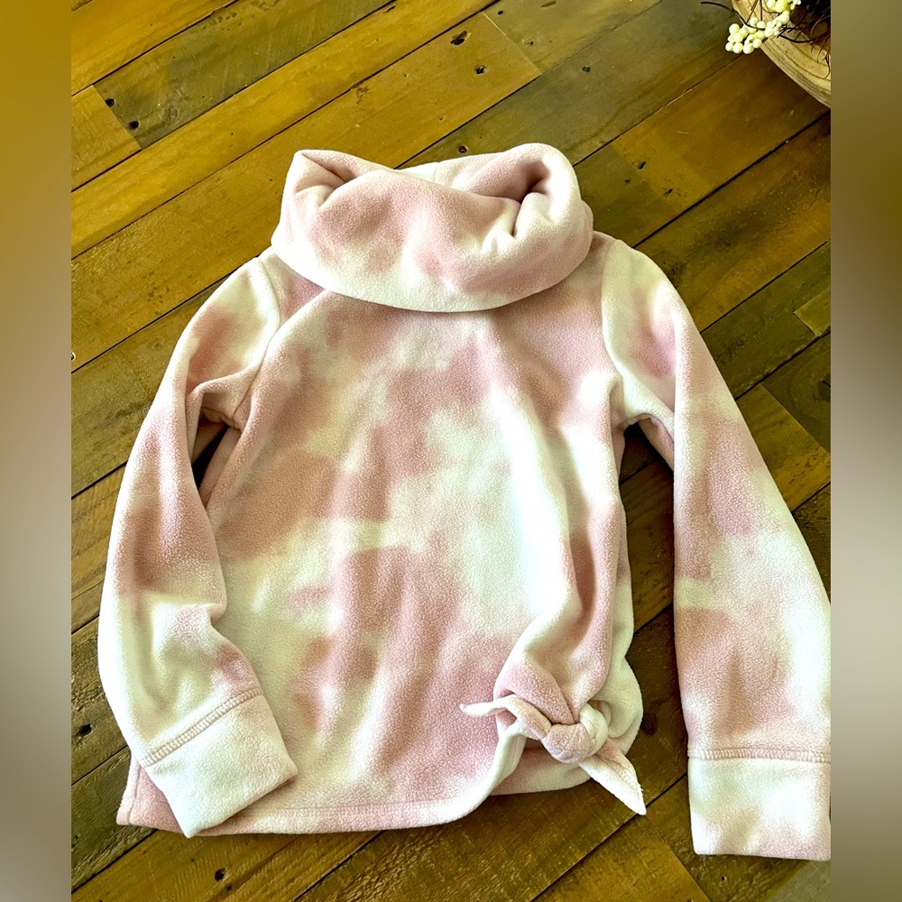 Girls size 6-7 fleece tunnel neck sweater with bottom accent bow